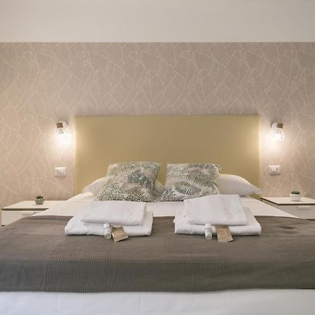 White Candia Guesthouse ローマ エクステリア 写真