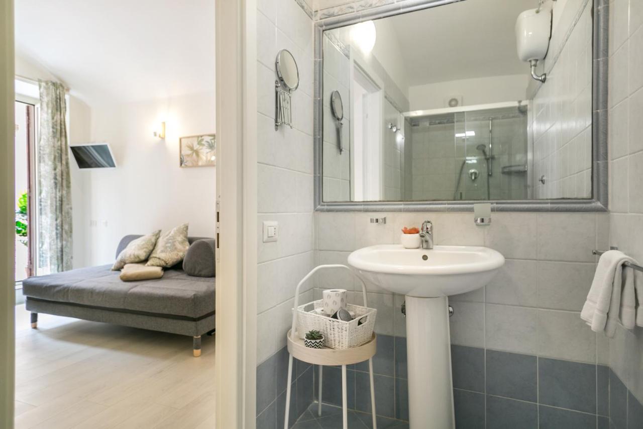 White Candia Guesthouse ローマ エクステリア 写真